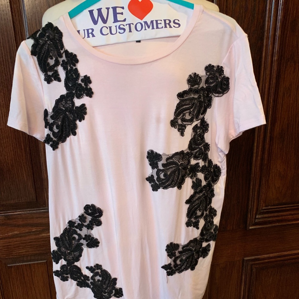 roe and de pink t with black lace spots